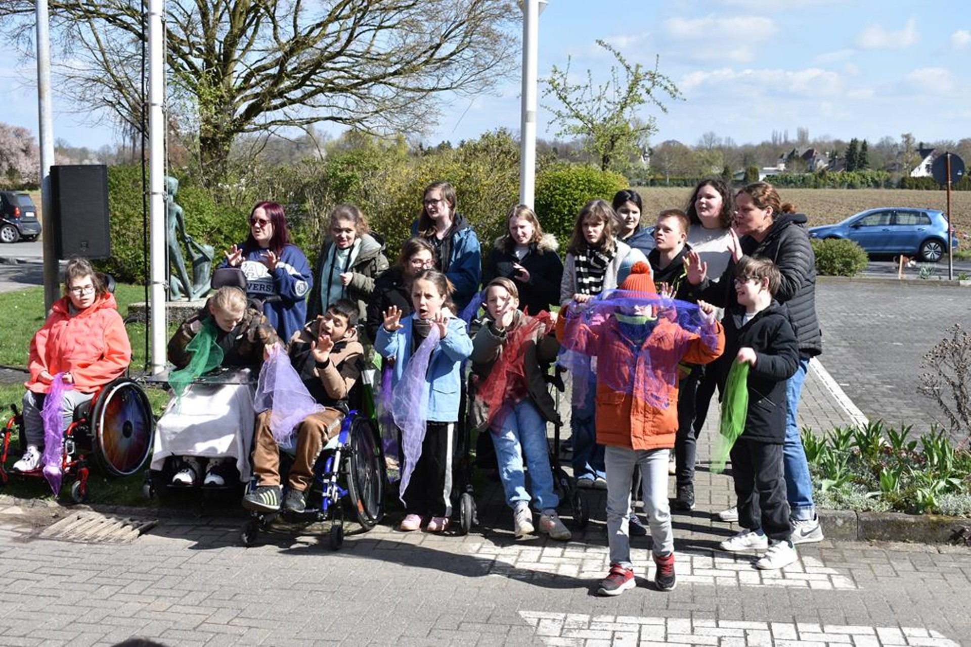 Die Schülergruppe beim Auftritt.