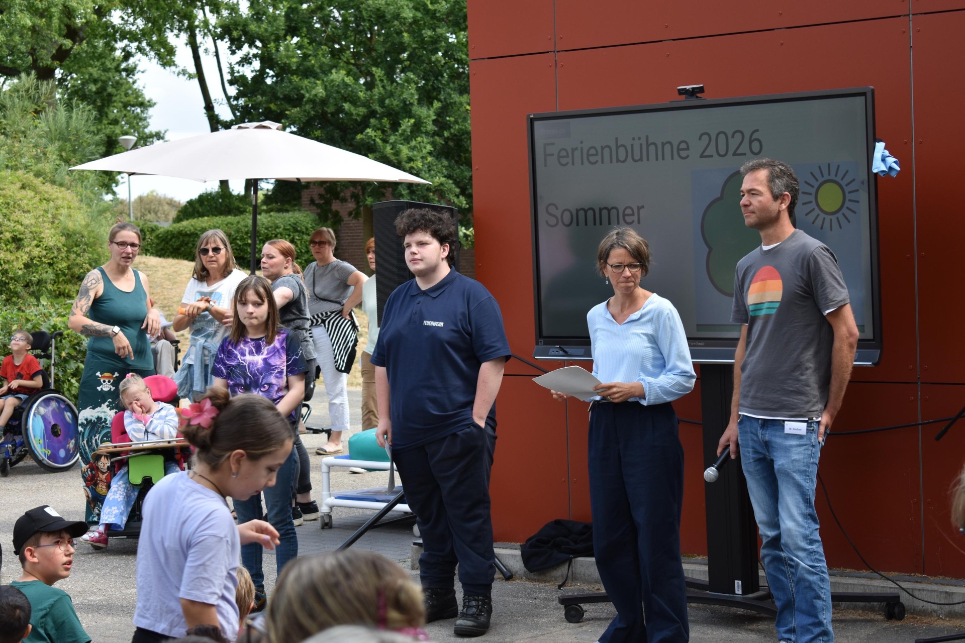 Schulleitung und Schülervetreter.