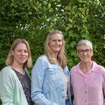 Porträtfoto von Claudia Ebel, Melanie Greins und Kerstin Loi